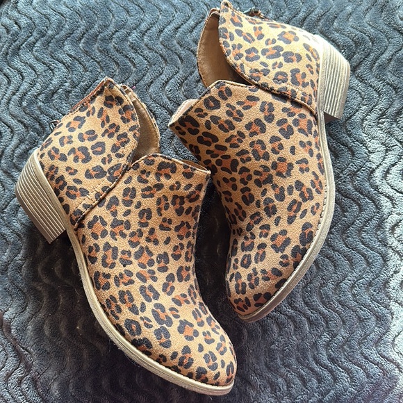 Journee Collection leopard bootie - Picture 3 of 4